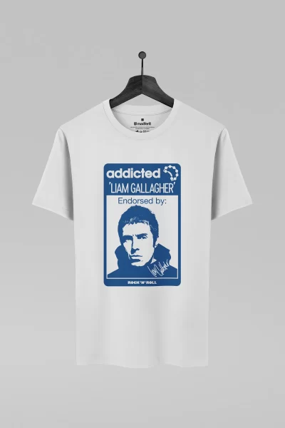 Camiseta branca com estampa do Liam Gallagher