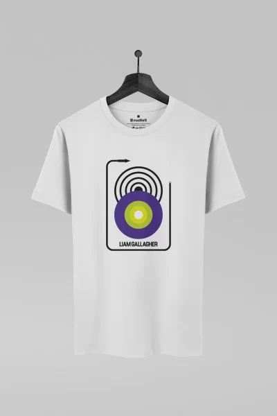 Camiseta branca com estampa do Liam Gallagher