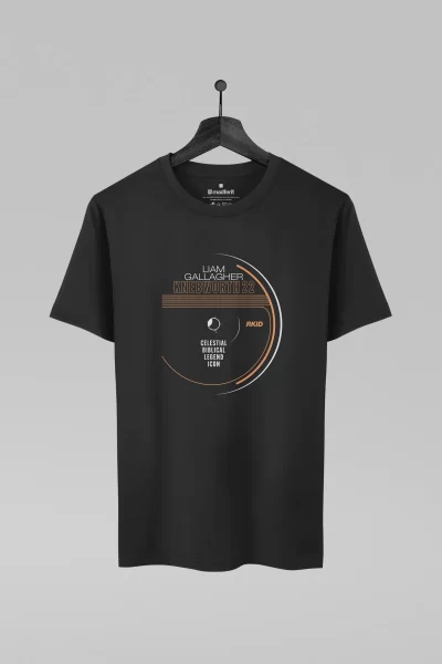 Camiseta preta com estampa do Liam Gallagher