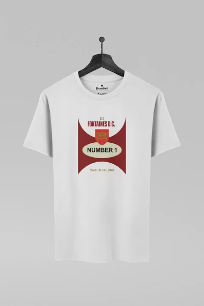 Camiseta branca com estampa da banda Fontaines D.C