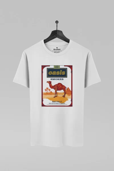 Camiseta branca com estampa da banda Oasis