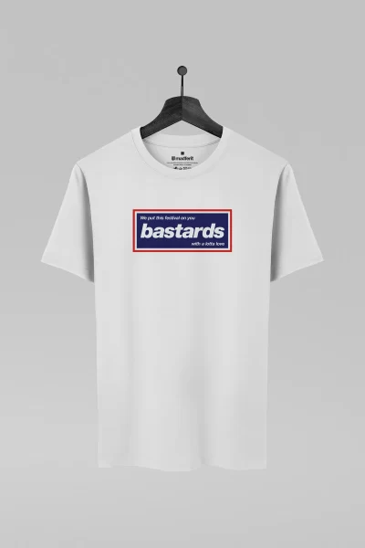 Camiseta branca com estampa da banda Oasis