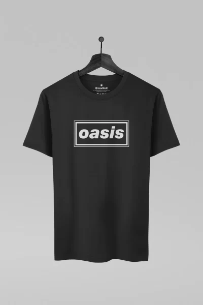 Camiseta preta com estampa da banda Oasis