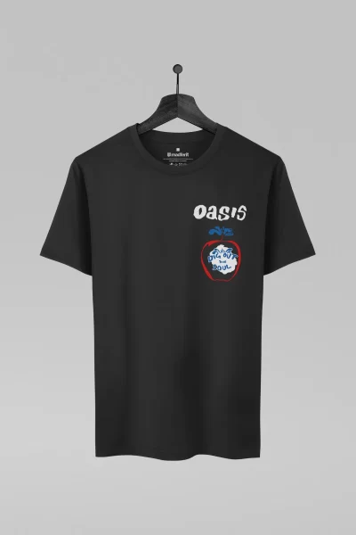 Camiseta preta com estampa da banda Oasis