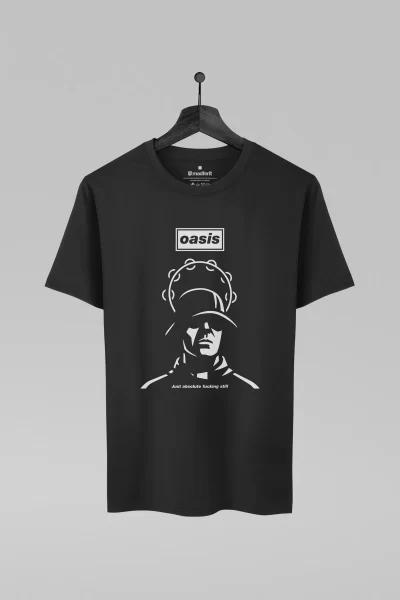 Camiseta preta com estampa da banda Oasis