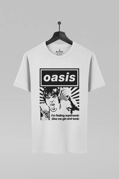 Camiseta branca com estampa da banda Oasis