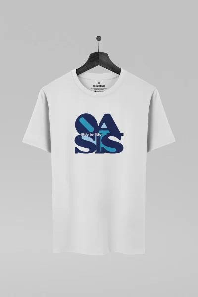 Camiseta branca com estampa da banda Oasis