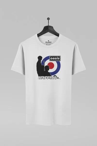 Camiseta branca com estampa da banda Oasis