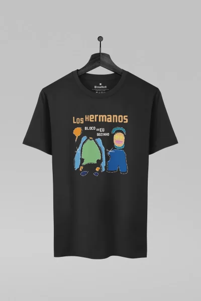 Camiseta preta com estampa da banda Los Hermanos
