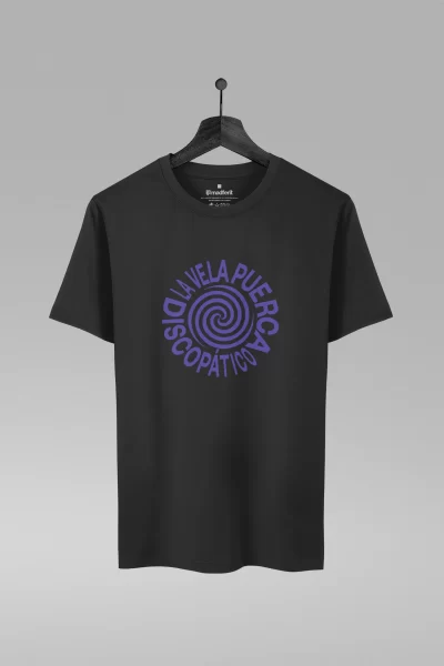 Camiseta preta com estampa da banda La Vela Puerca