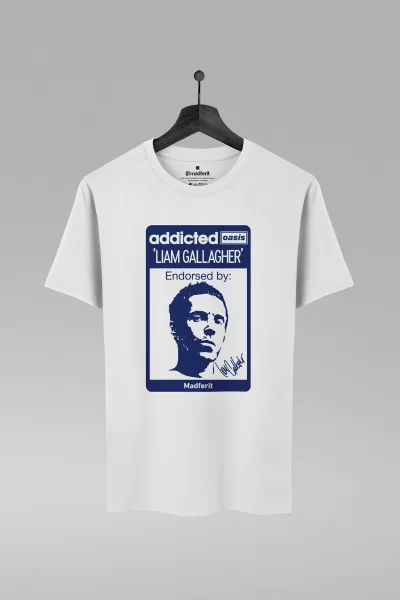 Camiseta branca com estampa da banda Oasis