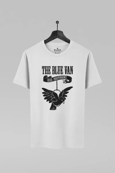 Camiseta branca com estampa da banda The Blue Van