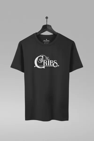 Camiseta preta com estampa da banda The Cribs