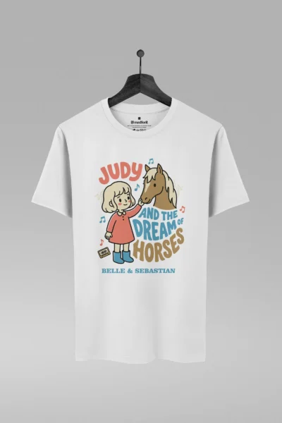 Camiseta branca com estampa da banda Belle And Sebastian