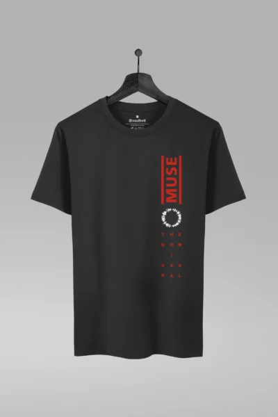 Camiseta preta com estampa da banda Muse