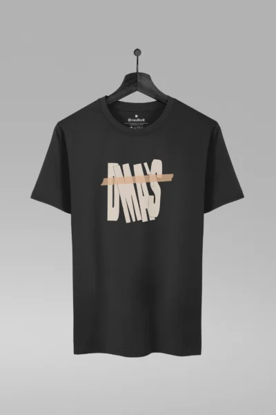 Camiseta preta com estampa da banda DMA'S