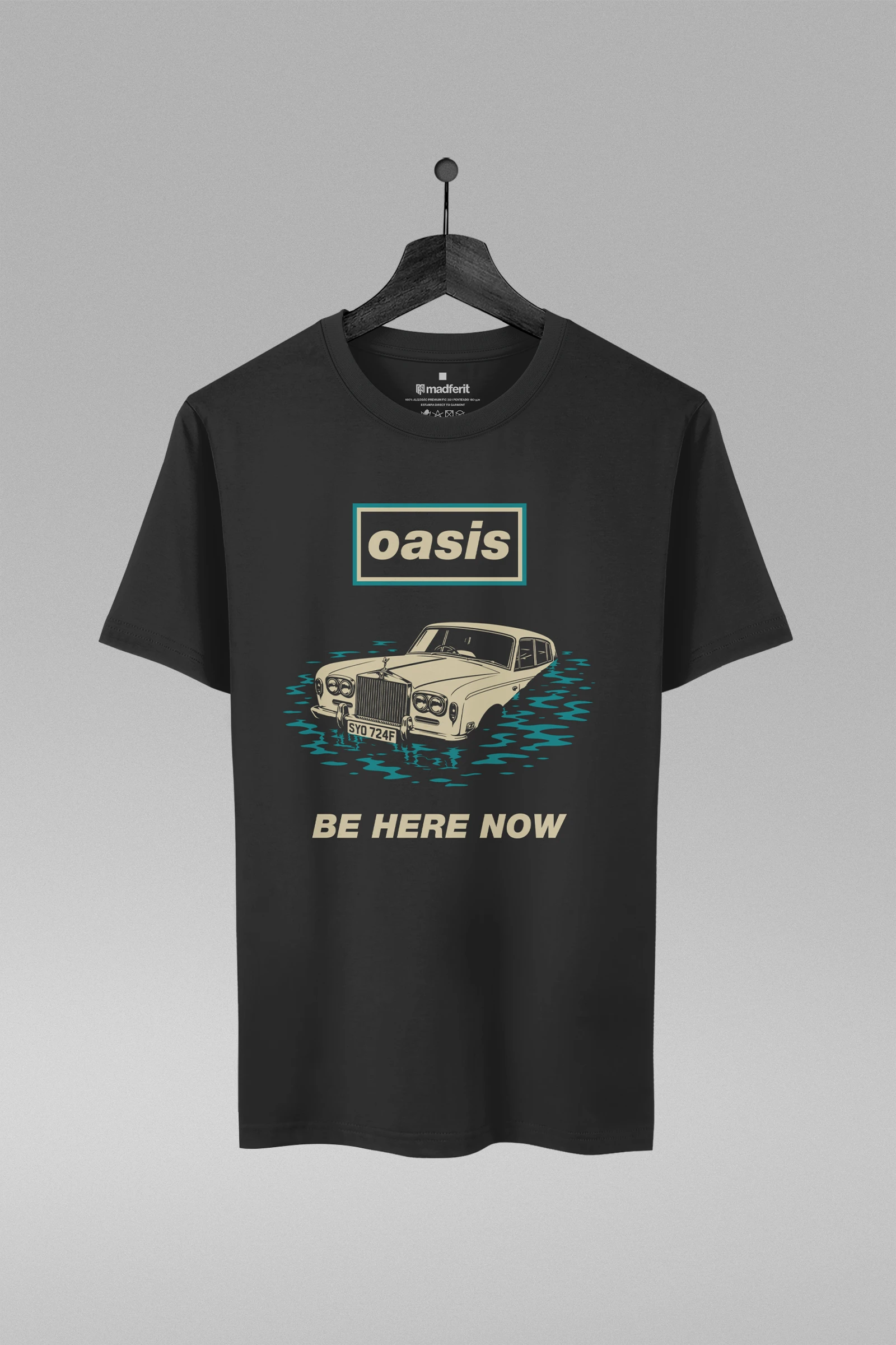 Camiseta branca com estampa Be Here Now da banda Oasis