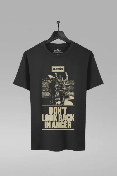 Camiseta preta com estampa Don't Look Back In Anger da banda Oasis