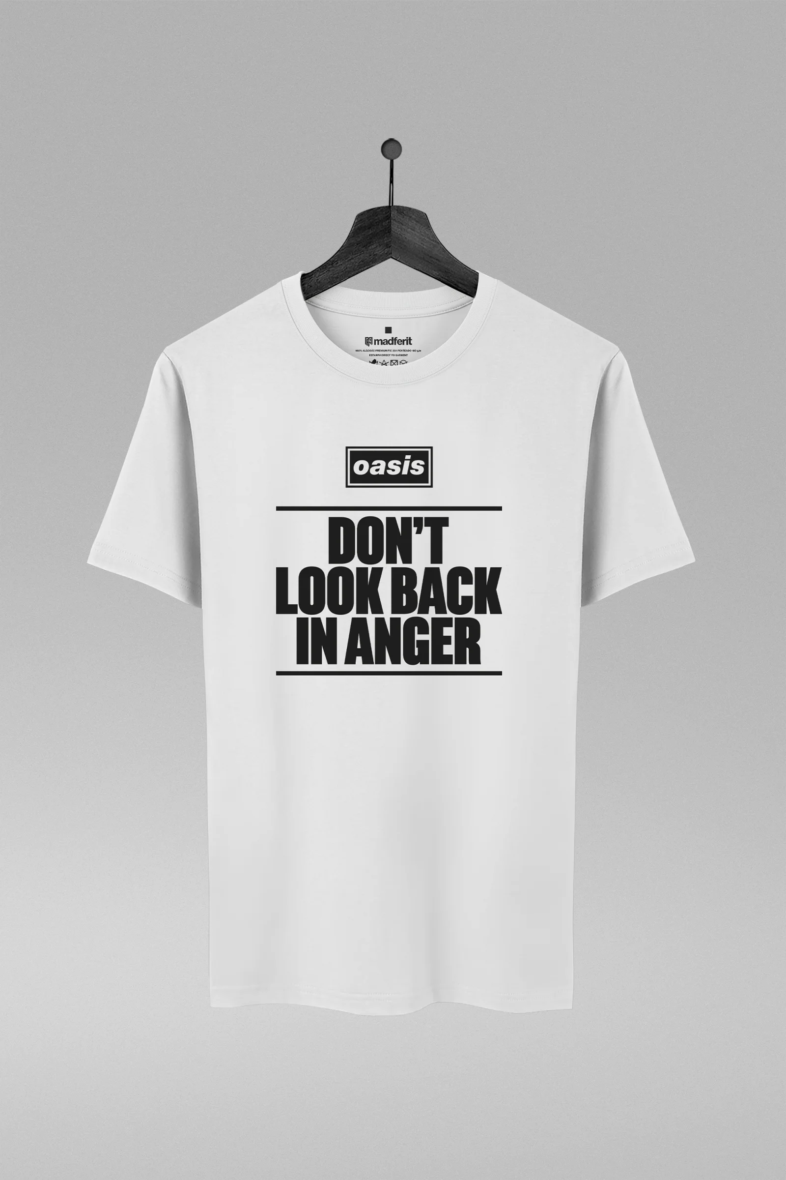 Camiseta branca com estampa Don't Look Back In Anger da banda Oasis