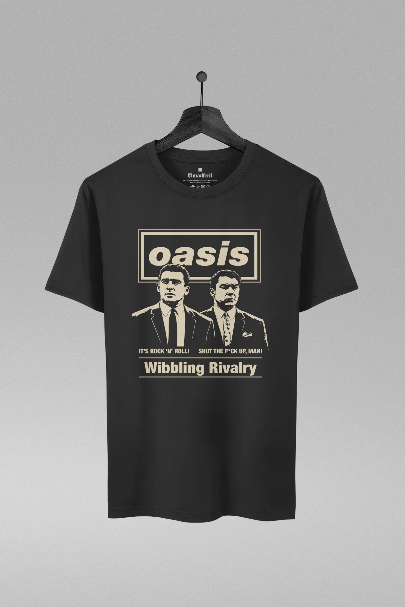 Camiseta preta com estampa da banda Oasis