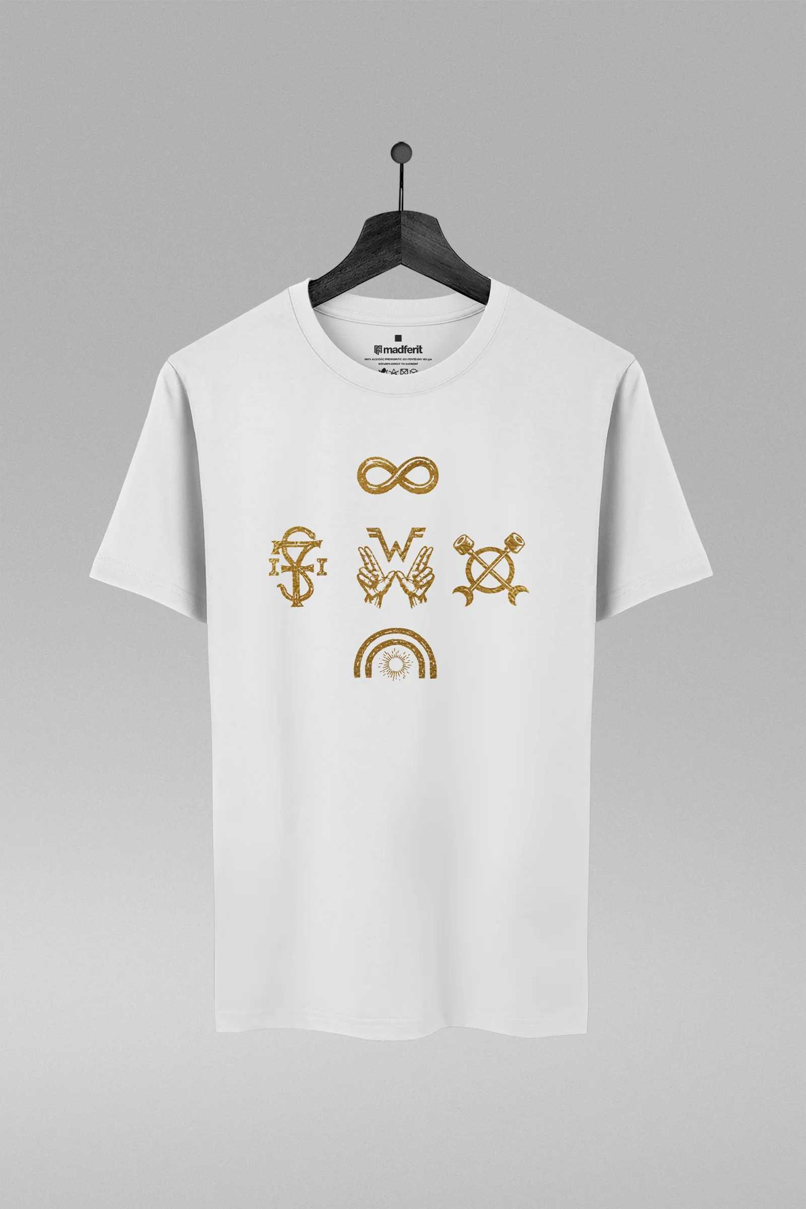 Camiseta branca com estampa da banda Weezer