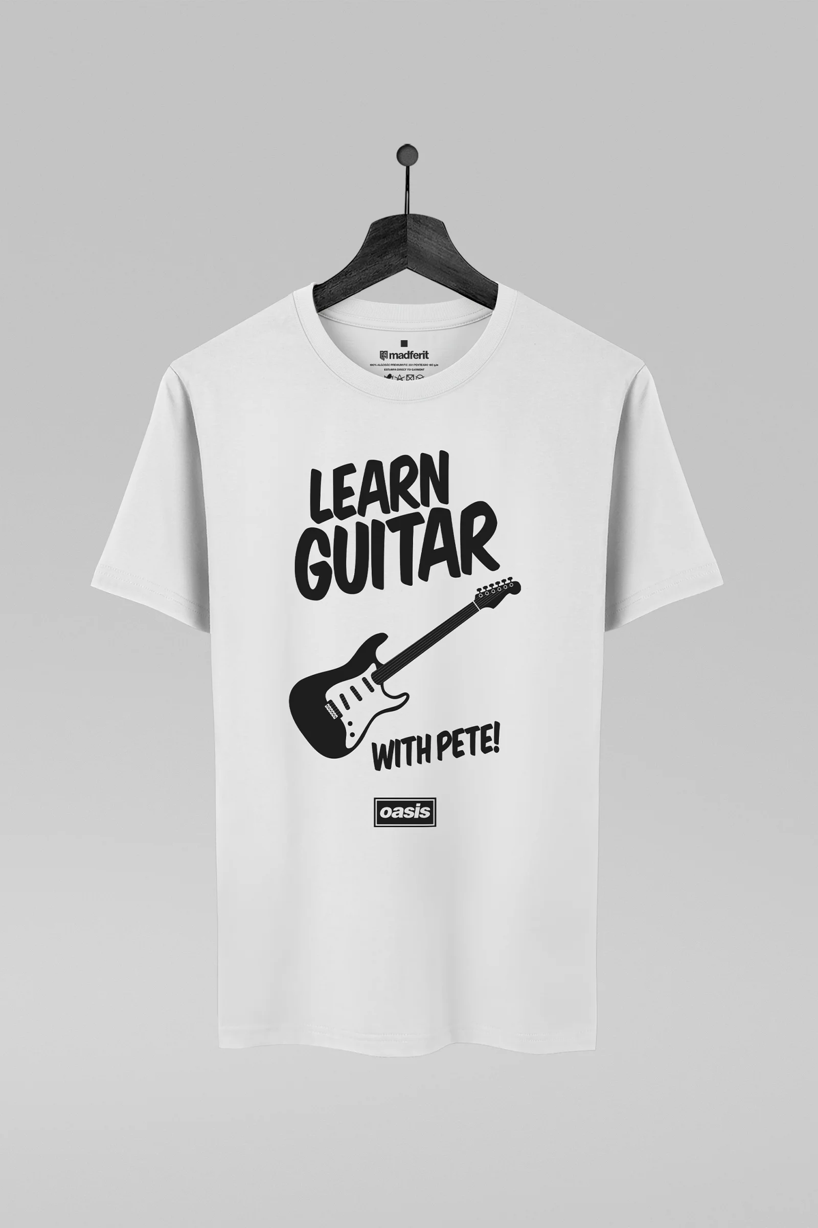 Camiseta branca com estampa da banda Oasis