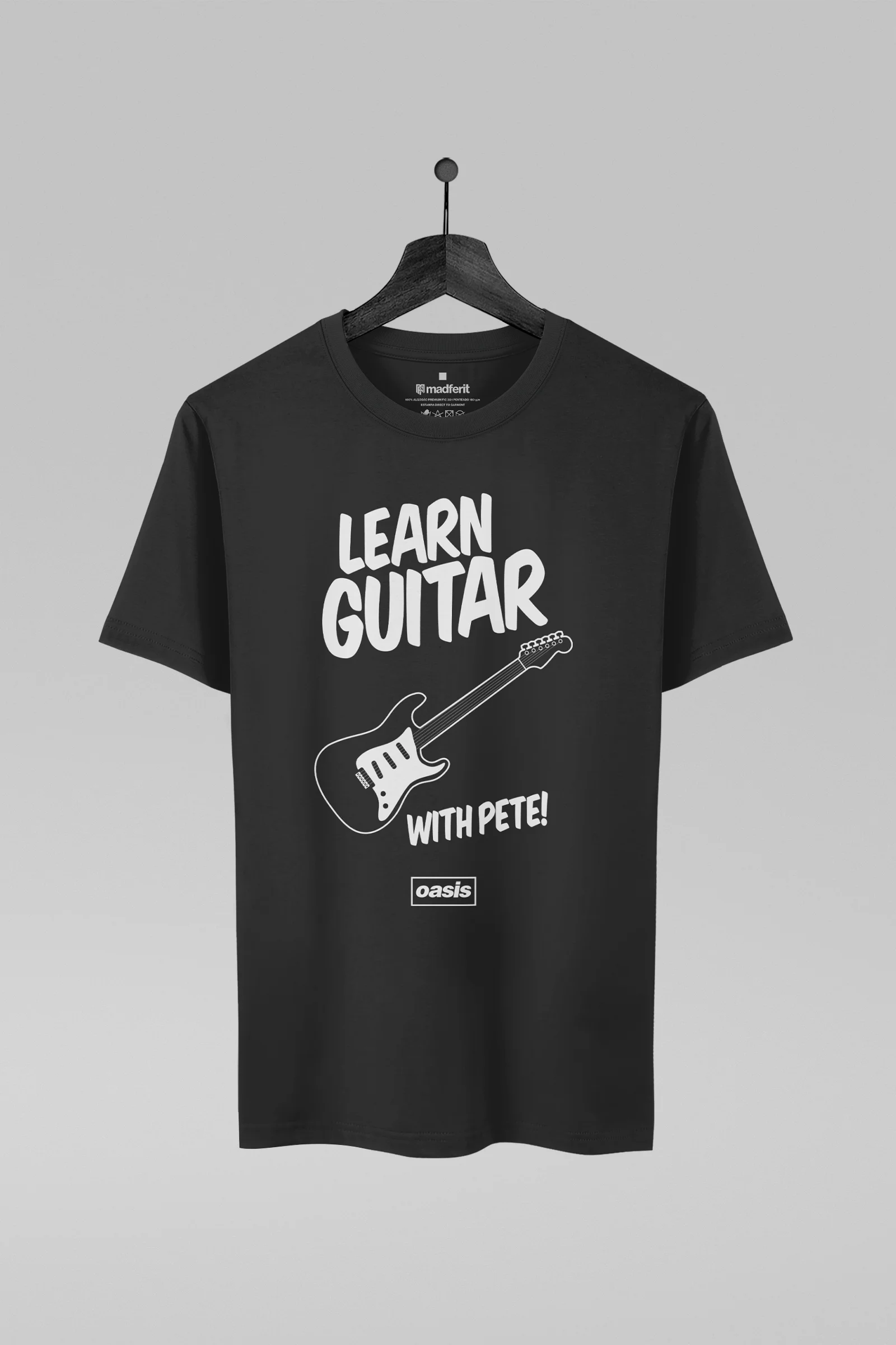 Camiseta preta com estampa da banda Oasis