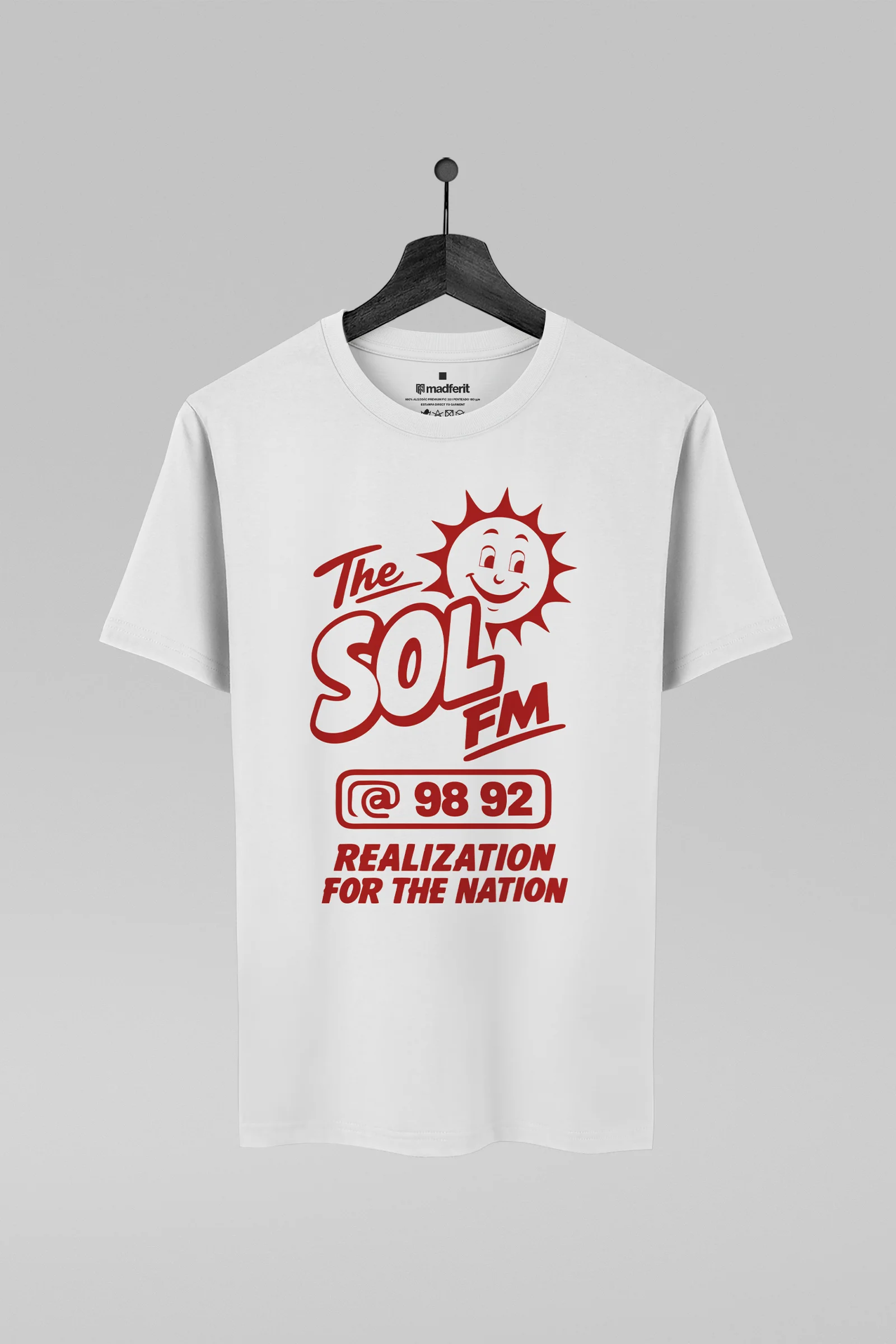 Camiseta branca com estampa da banda Oasis