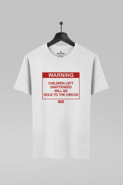 Camiseta branca com estampa da banda Oasis
