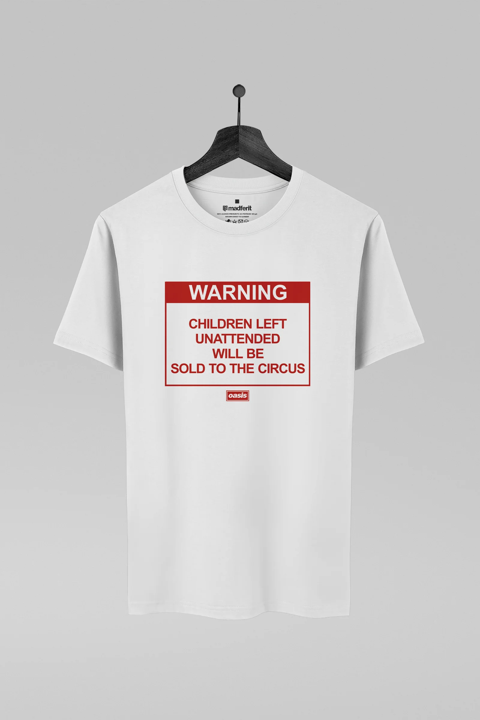 Camiseta branca com estampa da banda Oasis
