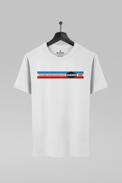 Camiseta branca com estampa da banda Oasis