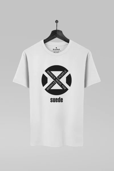 Camiseta branca com estampa da banda Suede