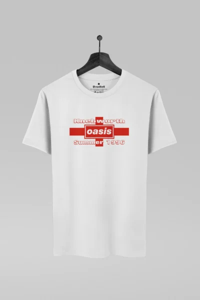 Camiseta branca com estampa da banda Oasis